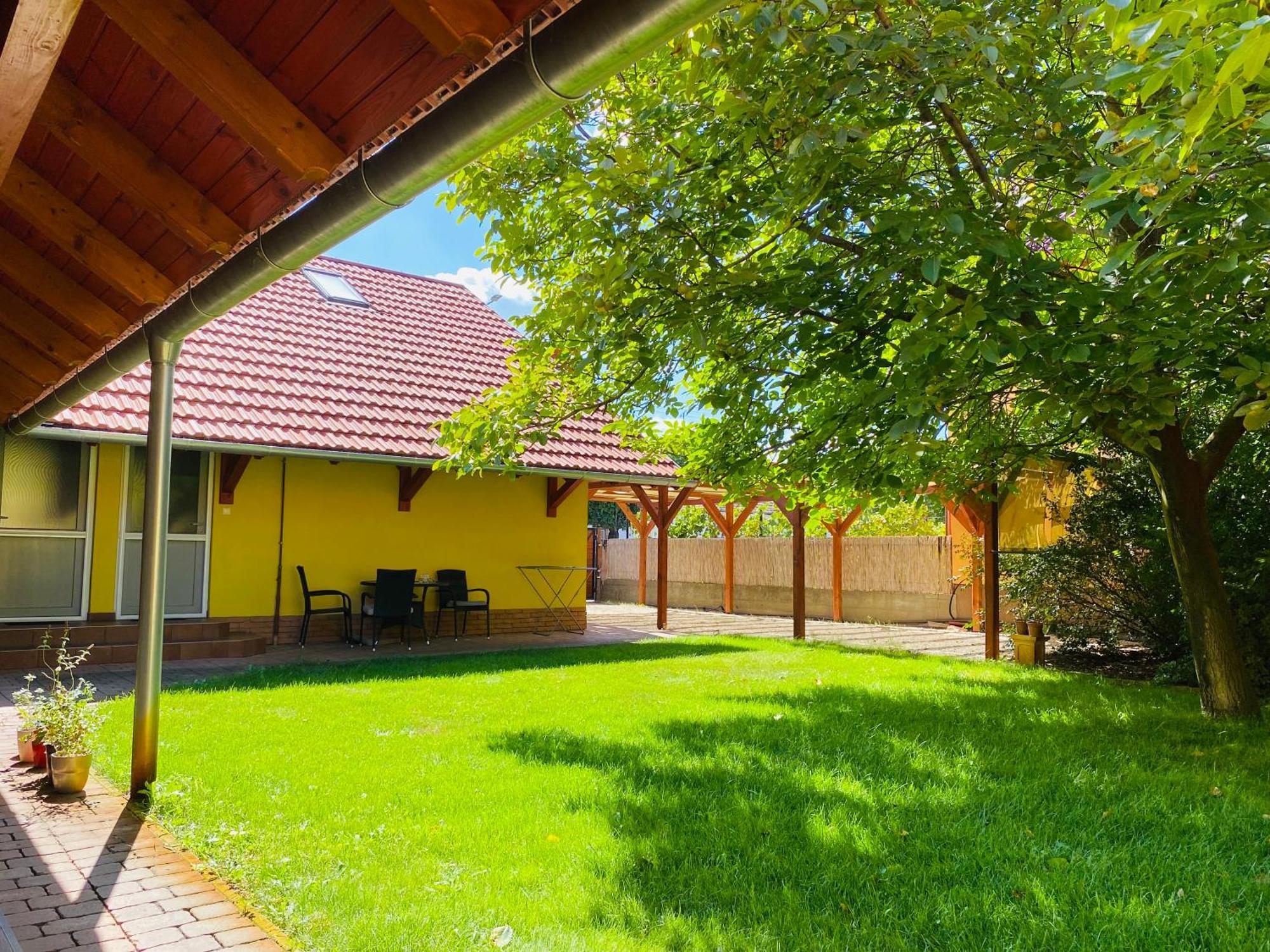 Borostyan Apartmanhaz Morahalom Luaran gambar