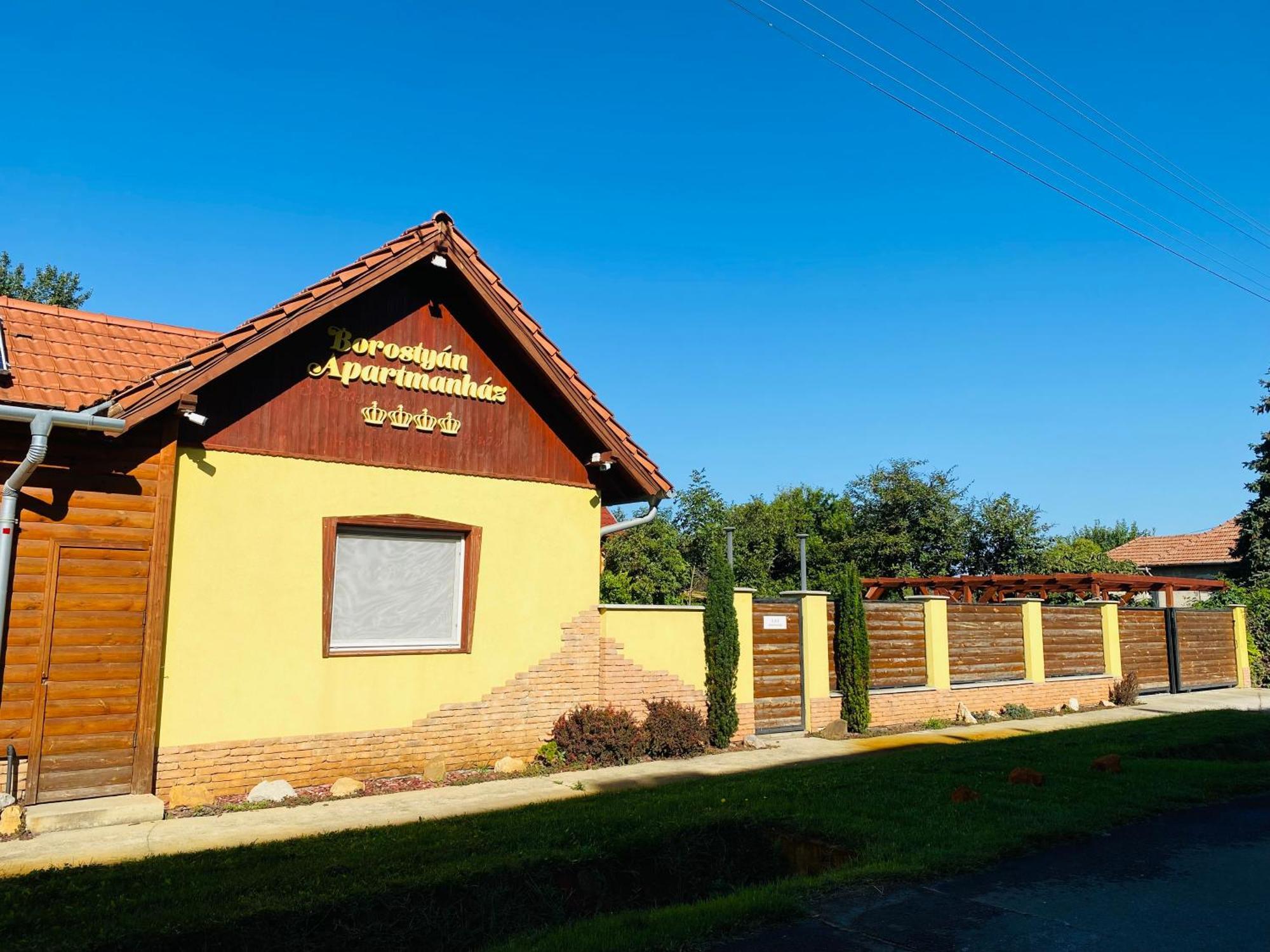 Borostyan Apartmanhaz Morahalom Luaran gambar